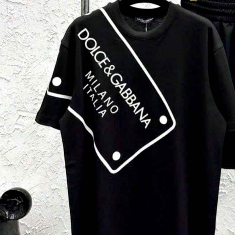 High-quality sweat-absorbent, breathable sportswear for men and women